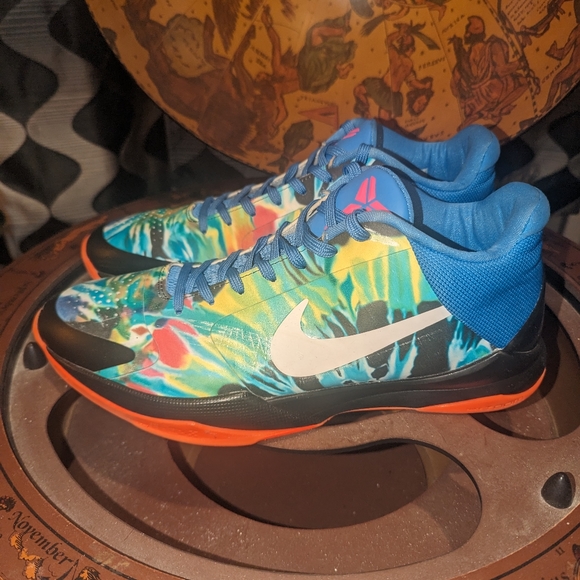 Nike Shoes - Picture 1 of 5